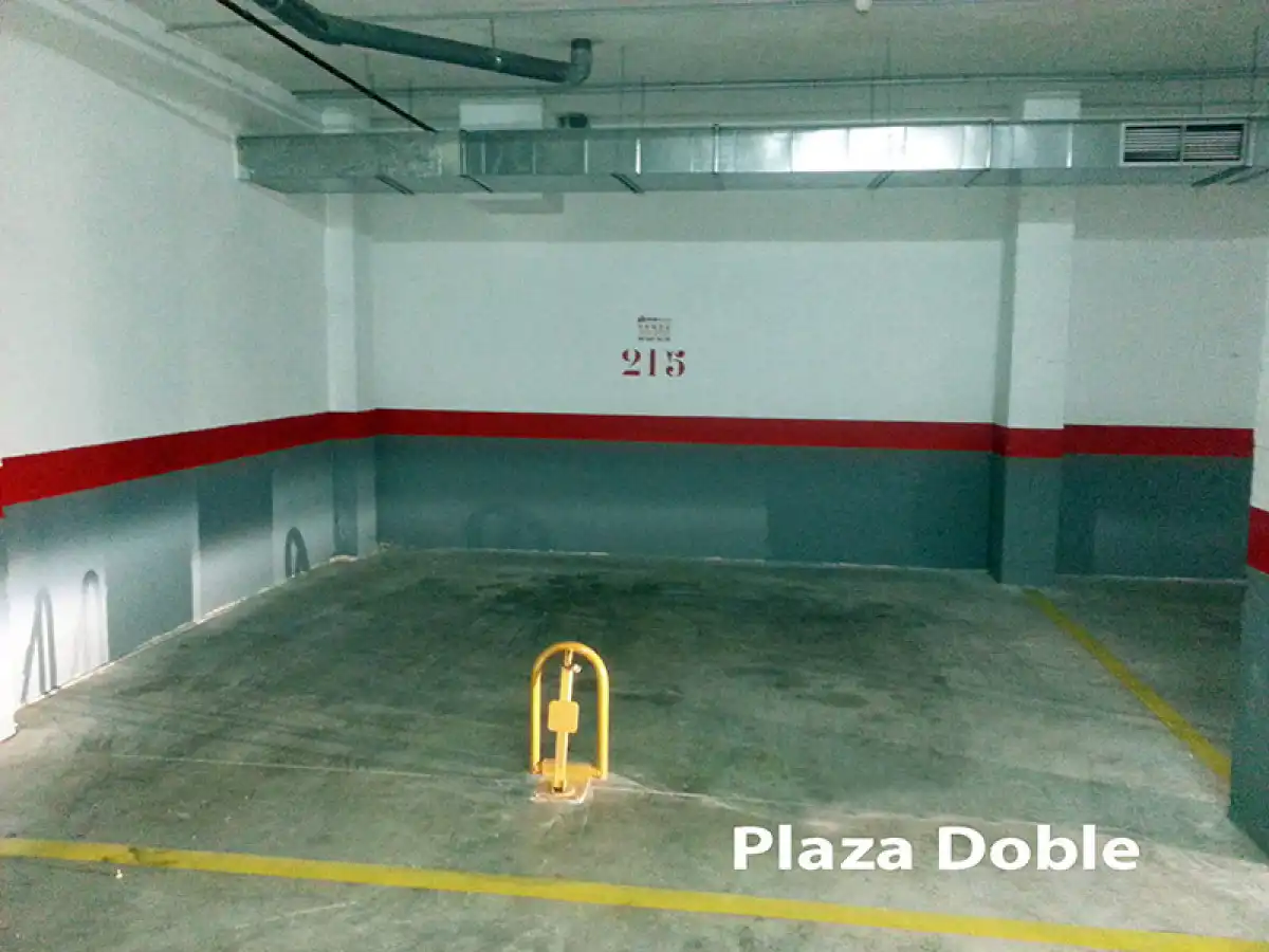 Parkplatz von Garage zum Verkauf in Elche / Elx
