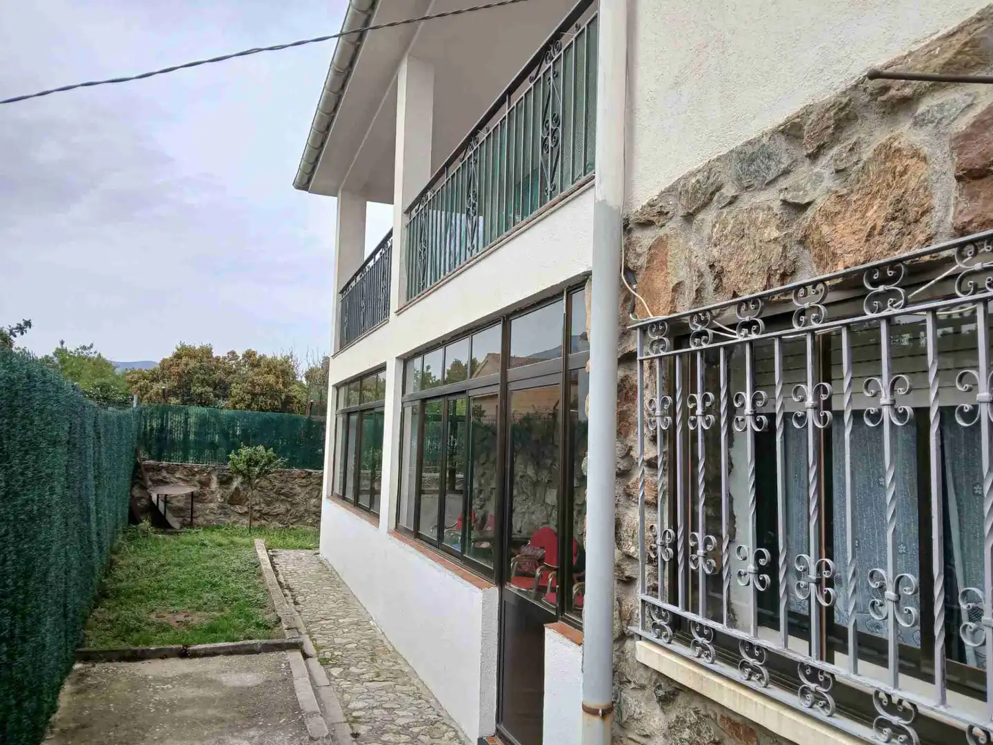 Vista exterior de Casa o xalet en venda en Segovia amb Calefacció, Jardí privat i Terrassa