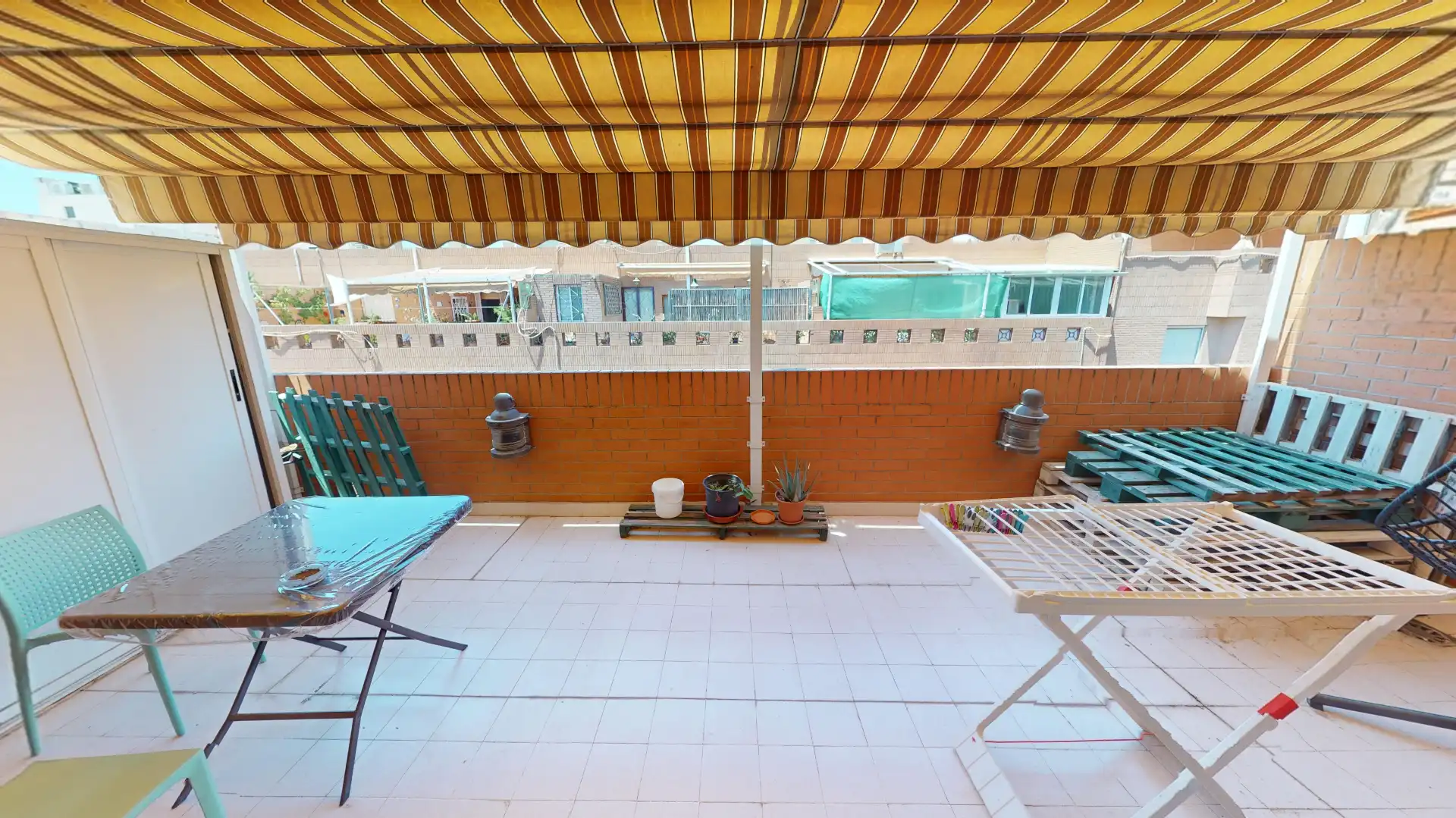 Terrasse von Dachboden zum Verkauf in Alicante / Alacant mit Klimaanlage und Terrasse