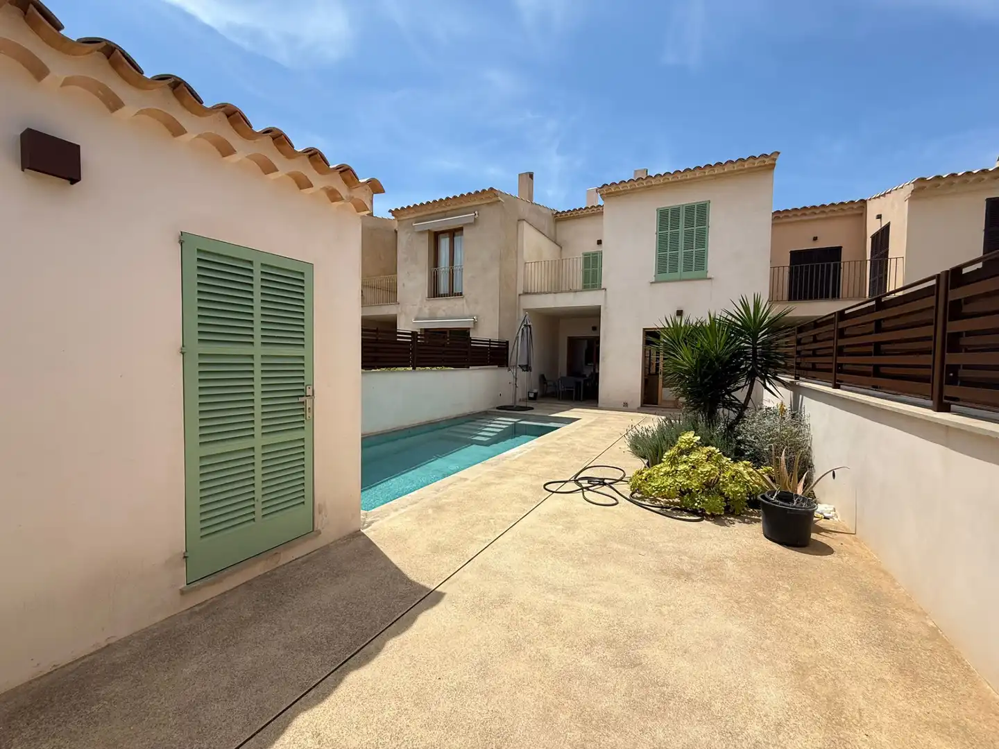 Vista exterior de Casa adosada en venda en Sencelles amb Aire condicionat, Calefacció i Jardí privat