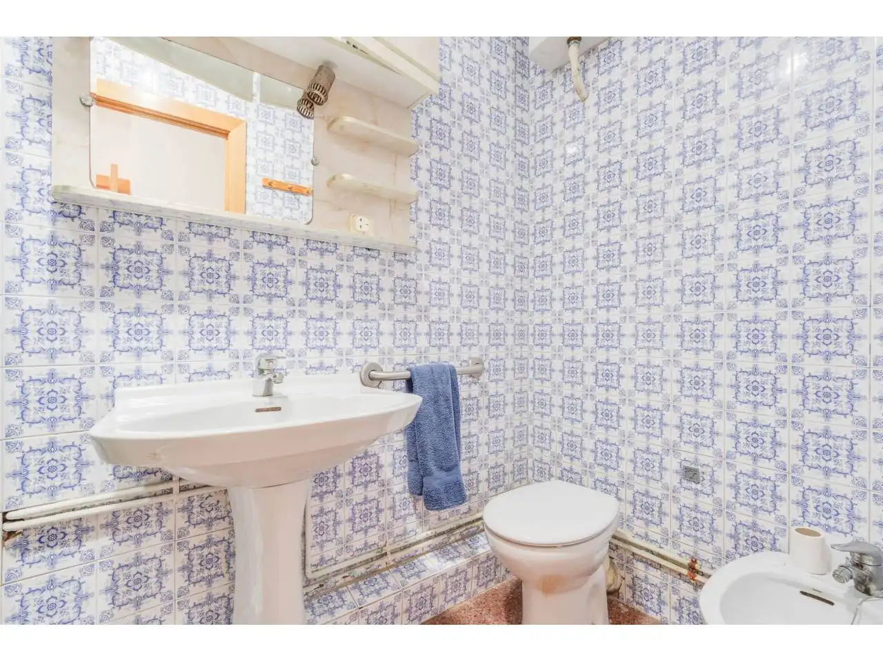 Bathroom of Flat for sale in Terrassa  with Air Conditioner