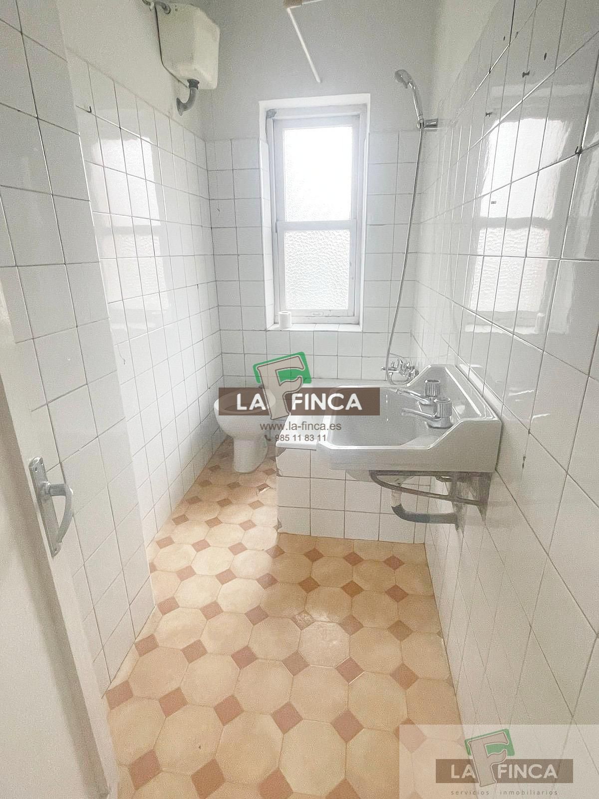 Bathroom of Flat for sale in Gijón   with Heating and Terrace