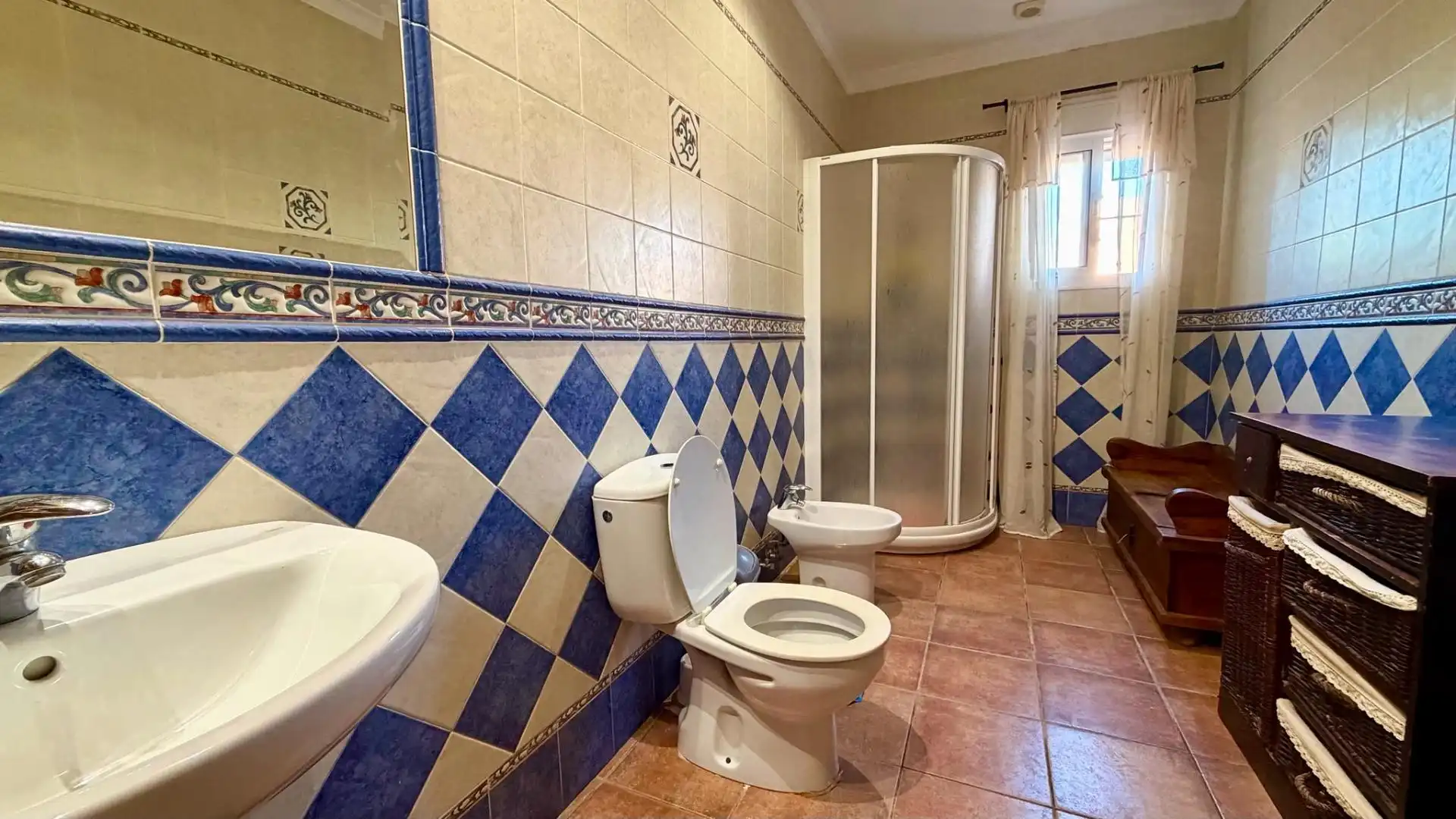 Bany de Casa o xalet en venda en La Línea de la Concepción amb Jardí privat i Piscina
