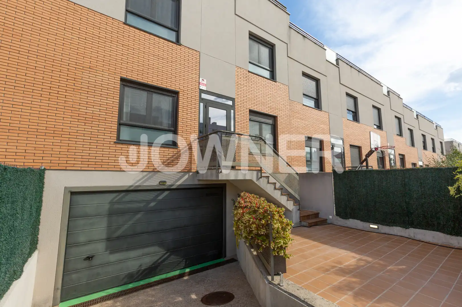 Vista exterior de Casa o xalet de lloguer en Tres Cantos amb Aire condicionat, Jardí privat i Terrassa