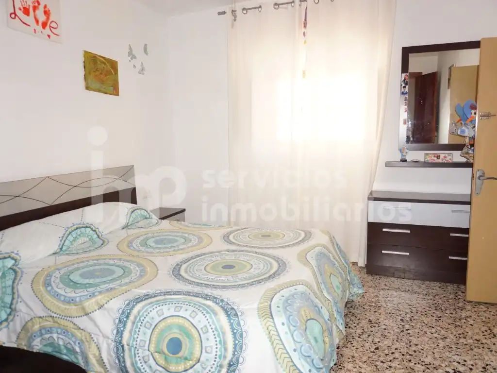 Habitación de Casa adosada en venta en Benamocarra con Jardín privado, Terraza y Amueblado