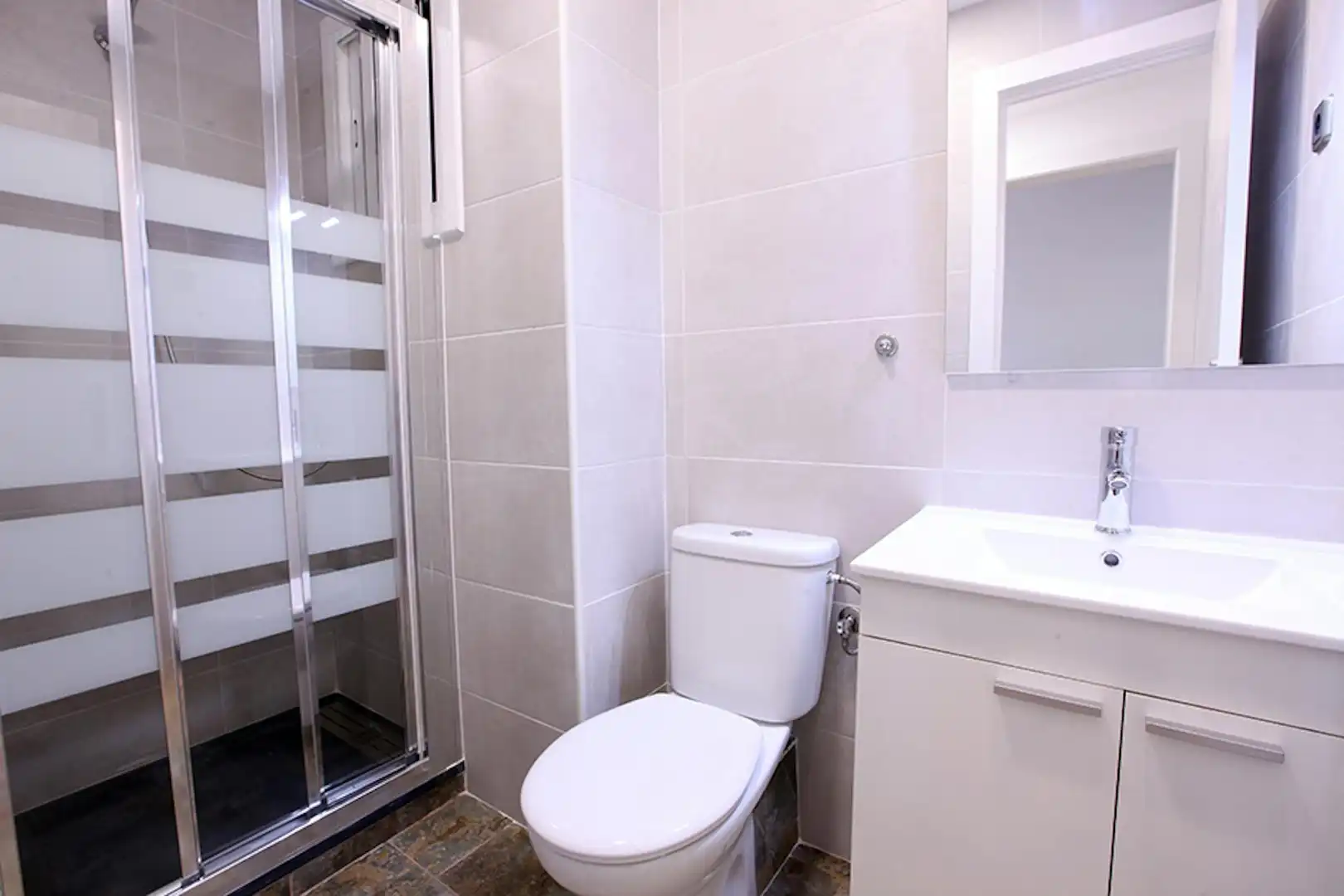 Bathroom of Flat for rent in Barcelona  with Air Conditioner, Heating and Furnished