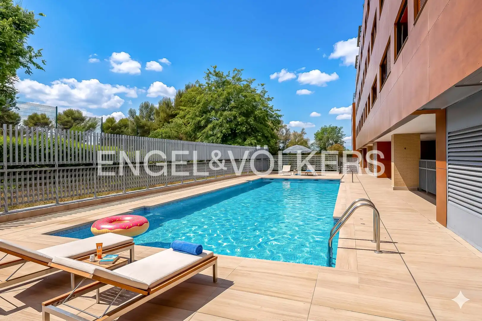 Swimming pool of Flat for sale in Madrid  with Air Conditioner, Heating and Private garden