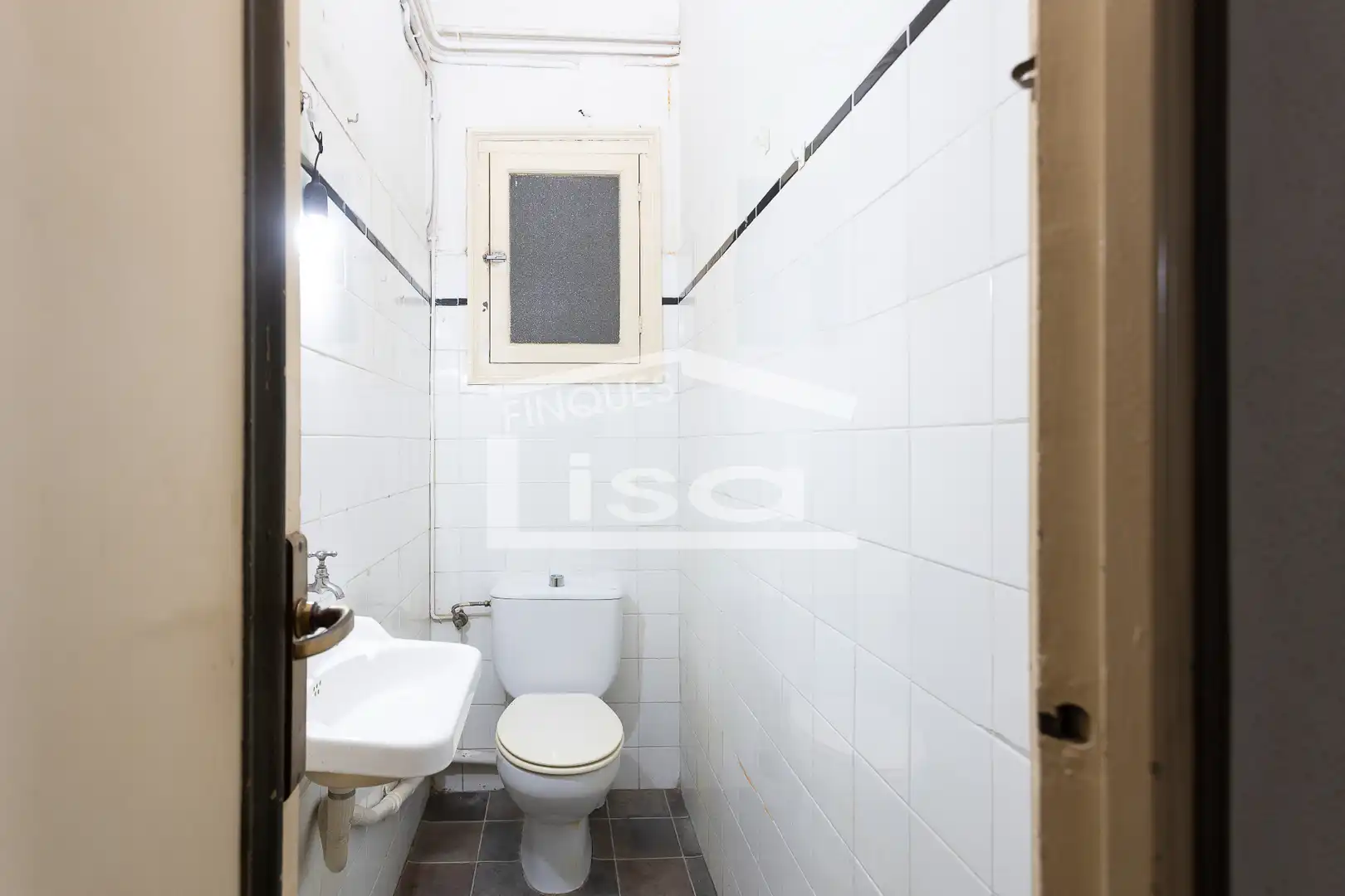 Baño de Piso en venta en Barcelona con Calefacción, Trastero y Balcón