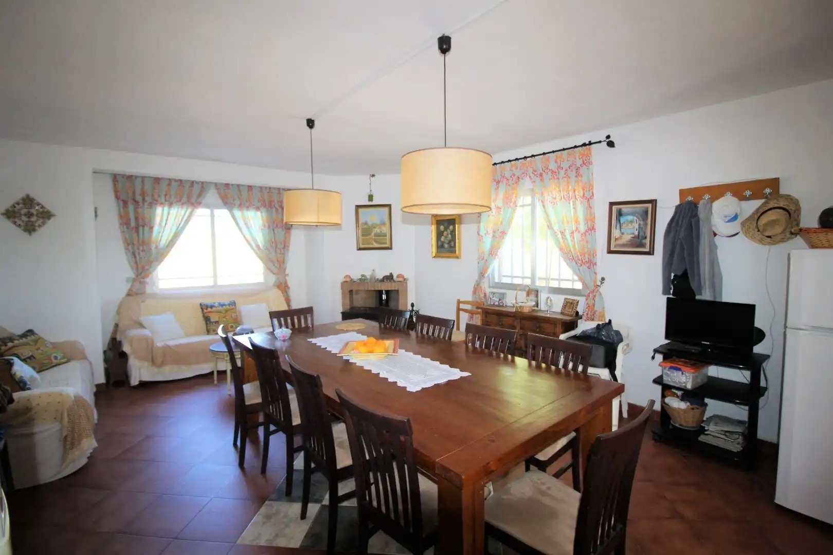 Menjador de Casa o xalet en venda en Chiva amb Jardí privat, Terrassa i Traster