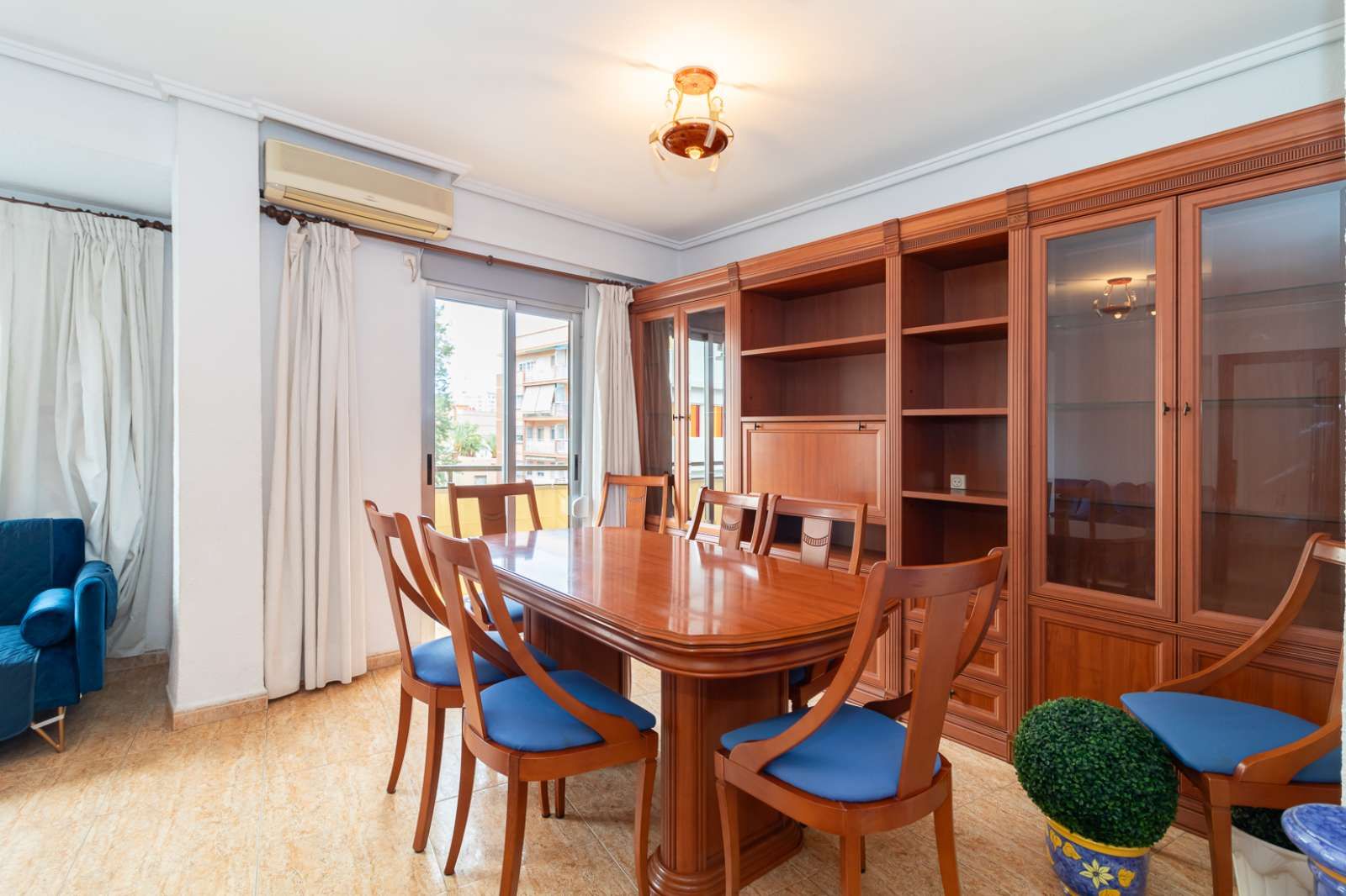 Menjador de Apartament per a compartir en  Valencia Capital amb Aire condicionat, Terrassa i Moblat