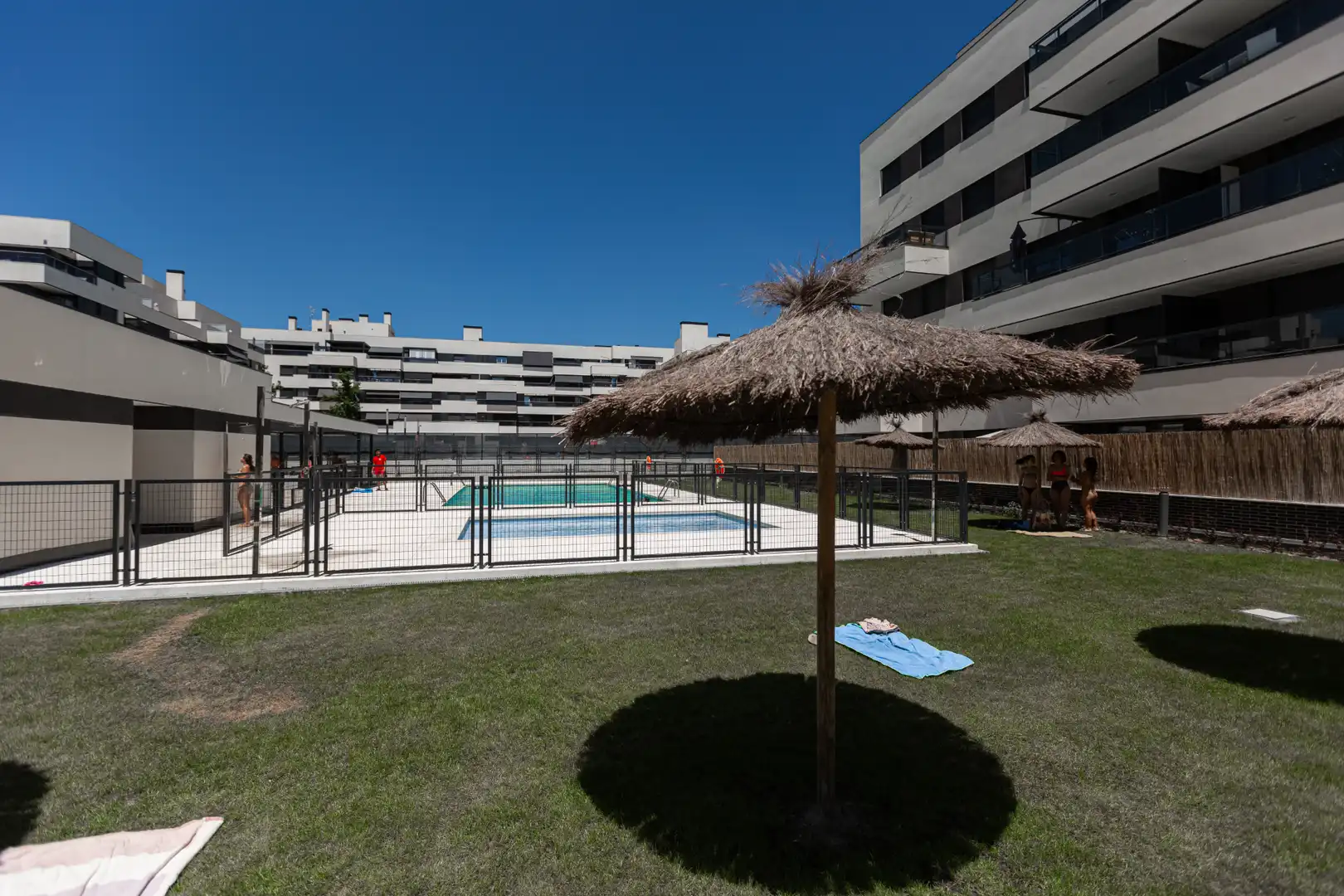 Piscina de Piso en venta en Alcalá de Henares con Aire acondicionado, Calefacción y Terraza