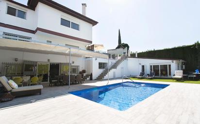 Swimming pool of House or chalet for sale in  Granada Capital  with Air Conditioner and Swimming Pool