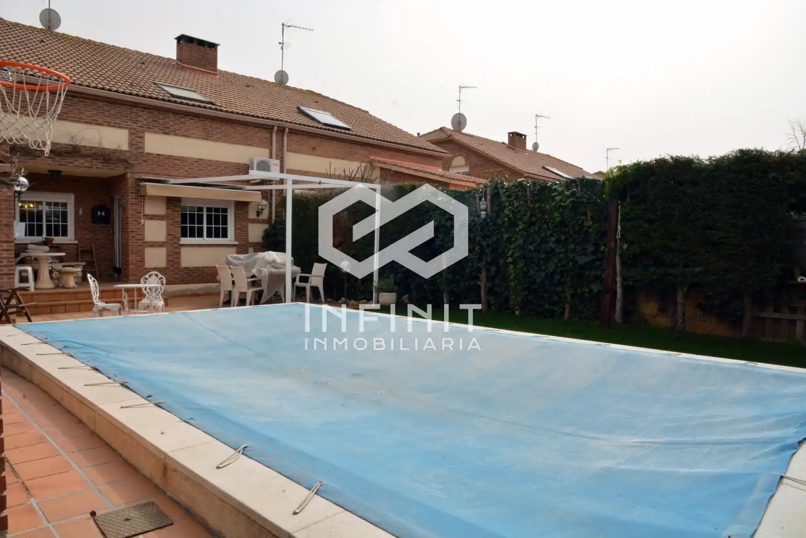 Casa adosada en venta en Villanueva de la Torre