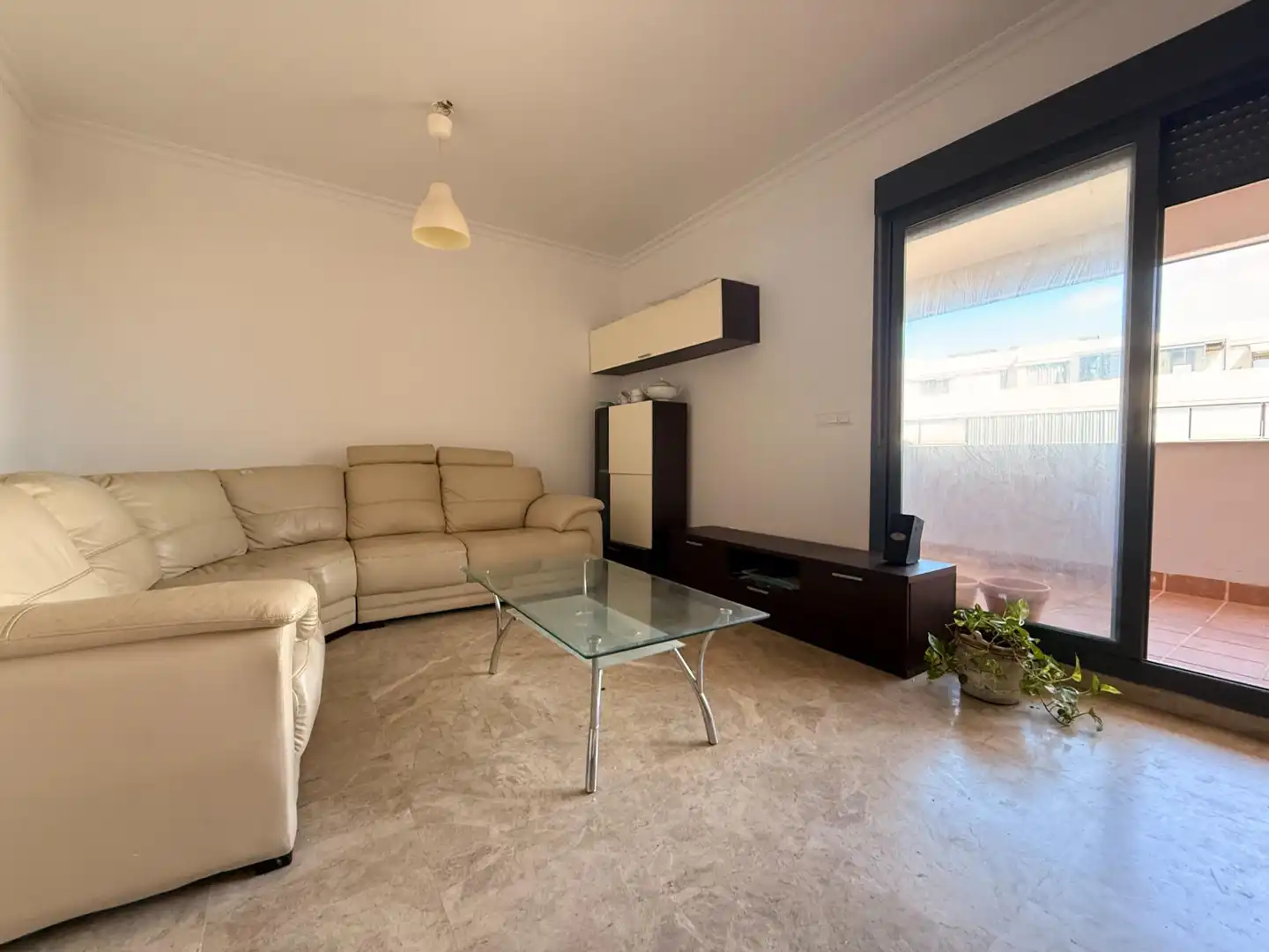 Sala de estar de Piso en venta en Mairena del Aljarafe con Piscina comunitaria