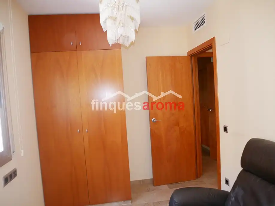 Maisonette zum Verkauf in Tarragona mit Klimaanlage, Heizung und Ofen