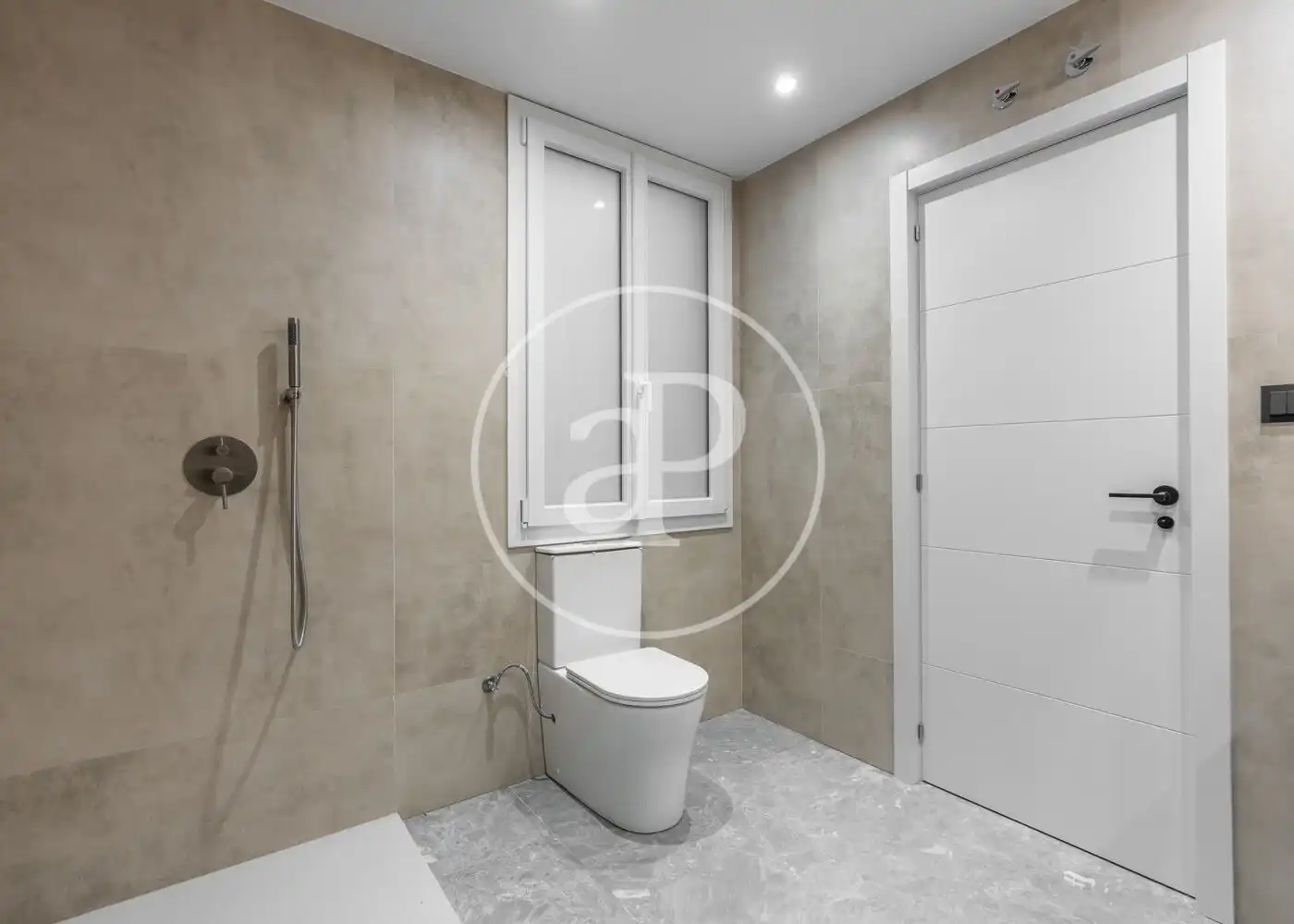 Baño de Piso en venta en Madrid con Aire acondicionado y Calefacción