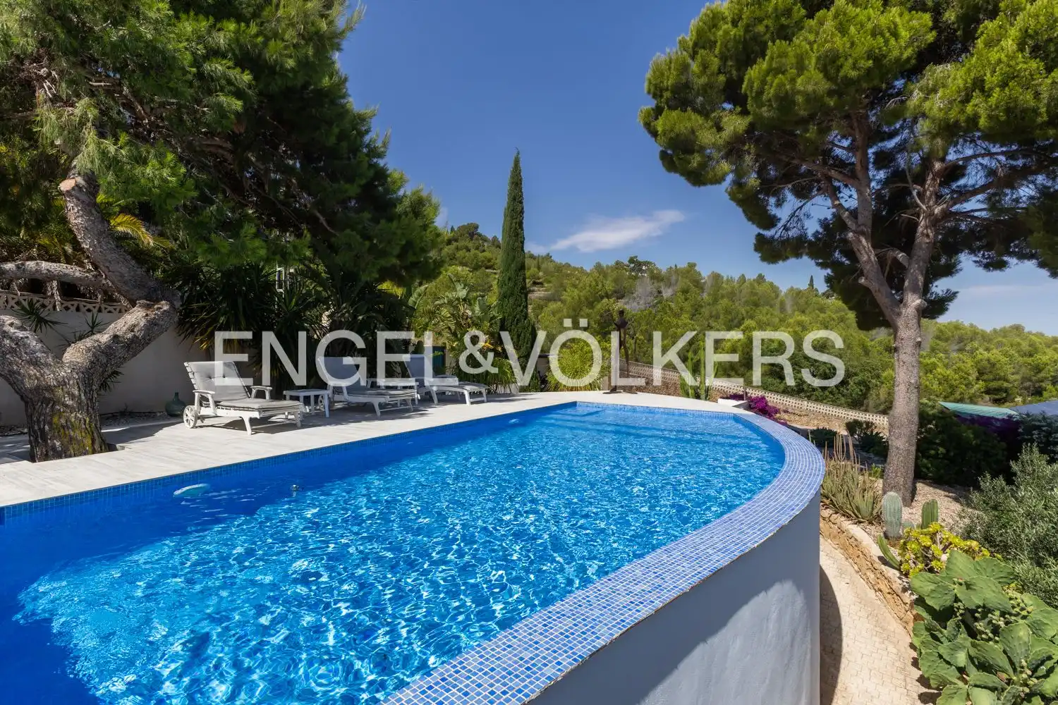Piscina de Casa o xalet en venda en Dénia amb Aire condicionat, Calefacció i Jardí privat