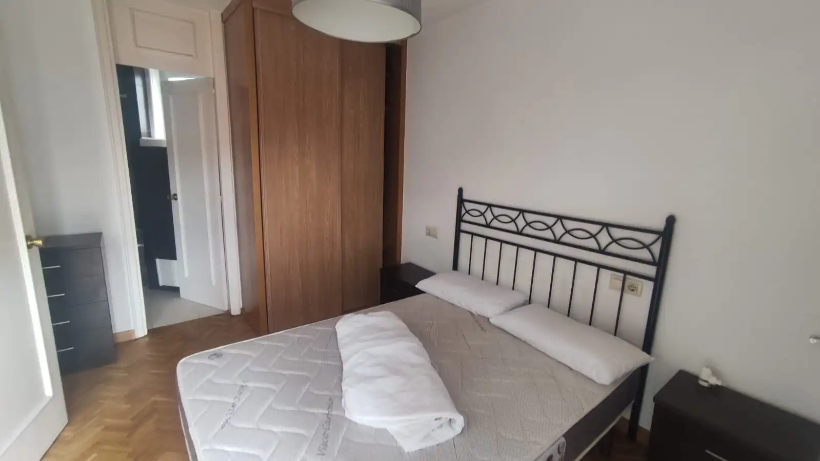Habitación de Piso de alquiler en Ourense Capital  con Calefacción, Terraza y Amueblado