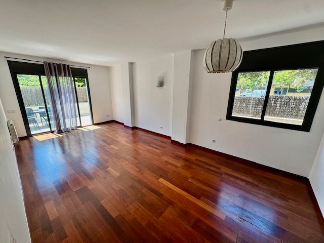 Living room of Planta baja to rent in Sant Cugat del Vallès  with Air Conditioner, Heating and Private garden