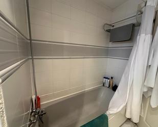 Bany de Pis per a compartir en  Madrid Capital amb Calefacció i Jardí privat