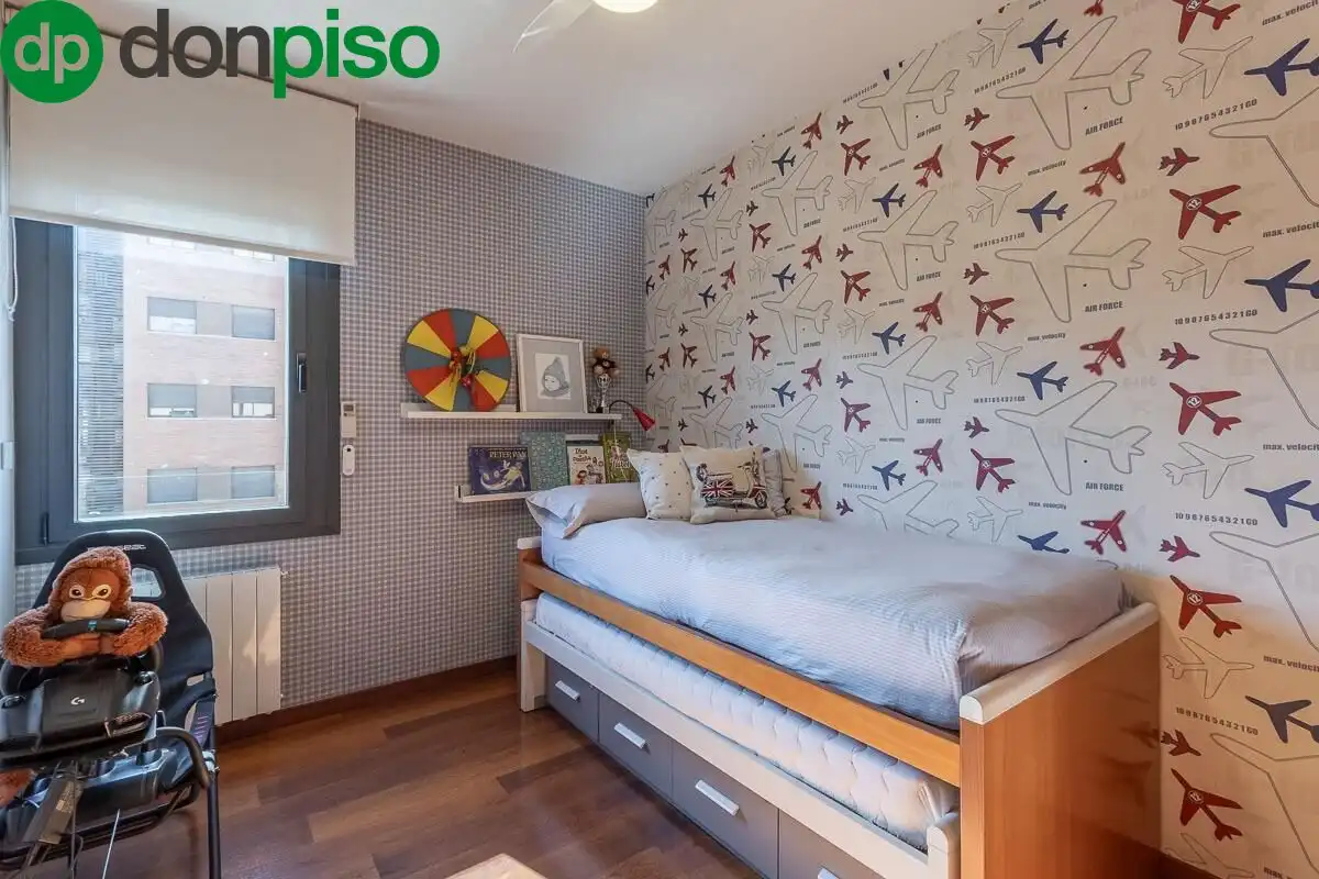 Bedroom of Flat for sale in Granada  with Air Conditioner, Terrace and Community pool