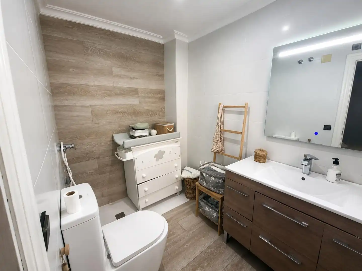 Baño de Apartamento en venta en Elche / Elx con Aire acondicionado, Terraza y Trastero
