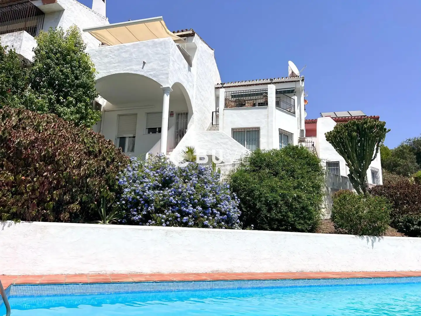 Vista exterior de Casa adosada en venda en Estepona amb Terrassa, Piscina i Alarma