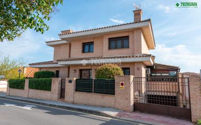 Vista exterior de Casa o xalet en venda en Cubas de la Sagra amb Aire condicionat, Calefacció i Terrassa