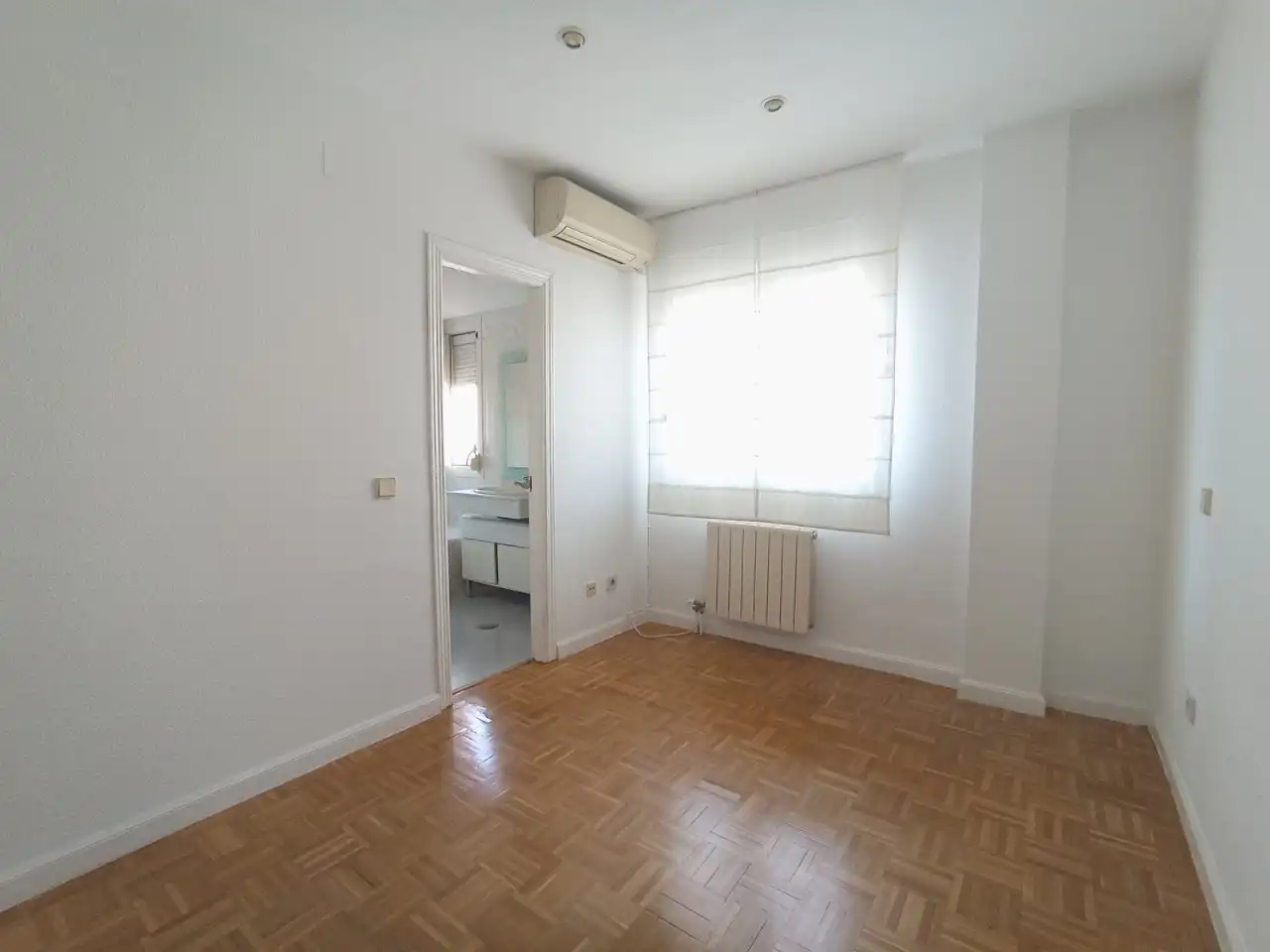 Dormitori de Àtic de lloguer en Madrid amb Aire condicionat, Calefacció i Parquet