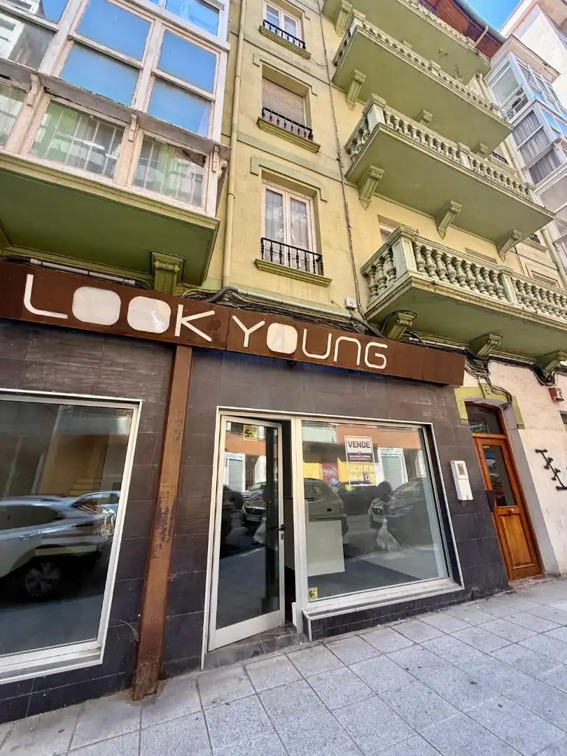 Vista exterior de Local en venda en Santander