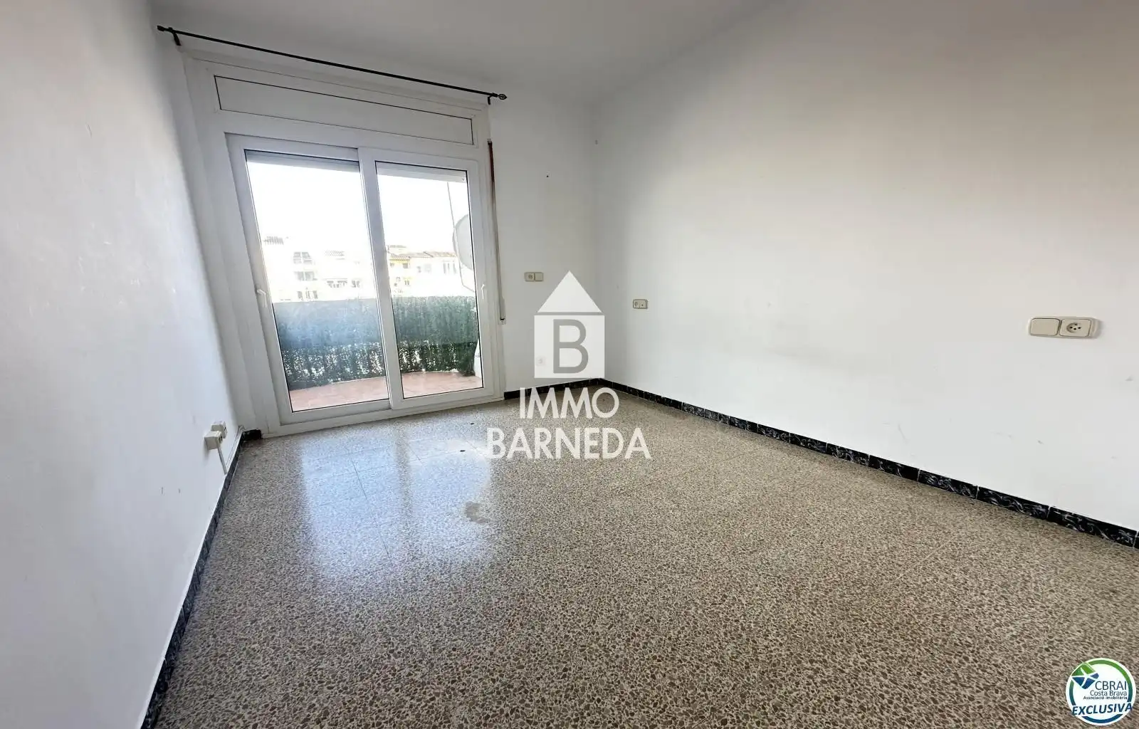 Vista exterior de Pis en venda en Empuriabrava amb Aire condicionat, Calefacció i Terrassa