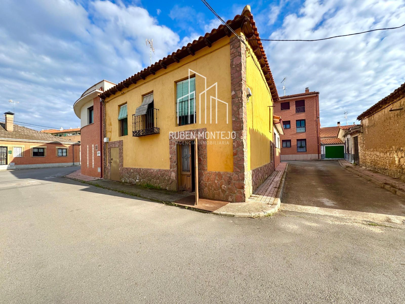Exterior view of House or chalet for sale in Calzada de Valdunciel  with Terrace