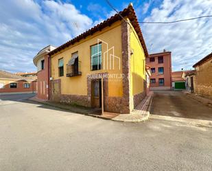 Vista exterior de Casa o xalet en venda en Calzada de Valdunciel amb Terrassa