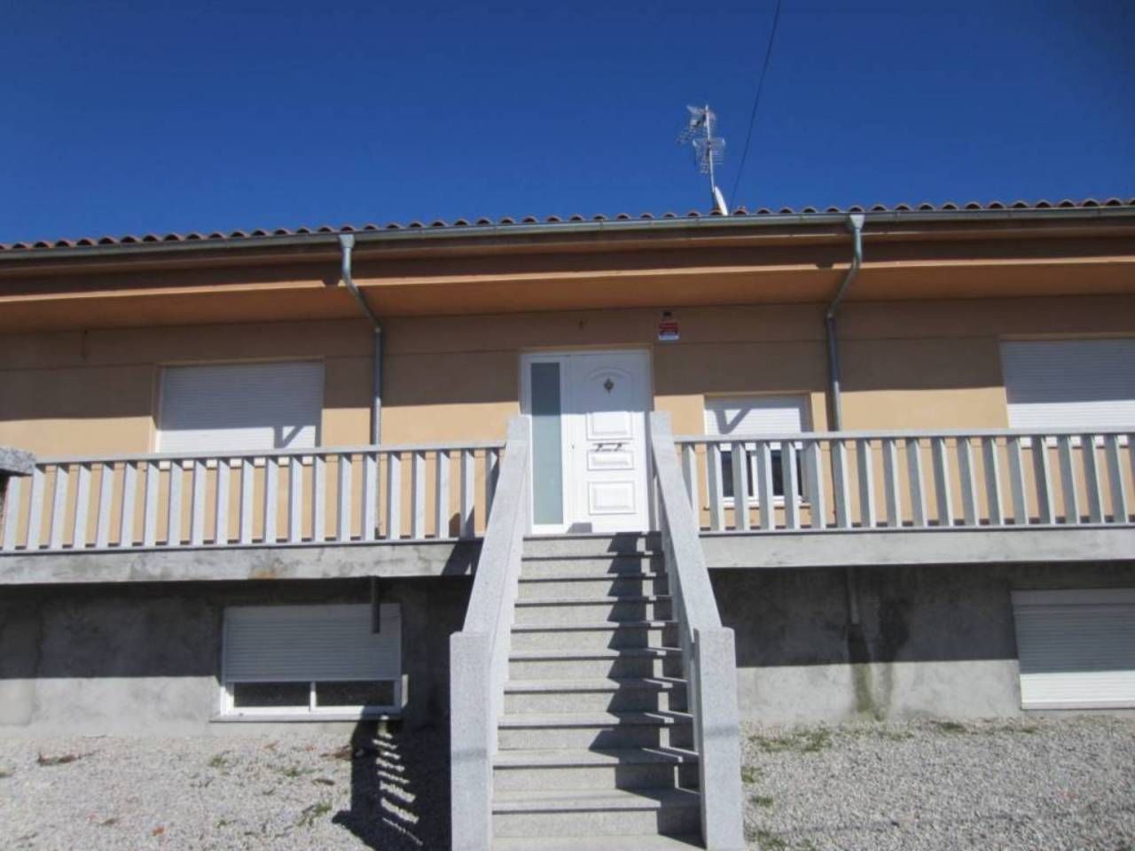 Vista exterior de Casa o xalet en venda en Fuentes de Oñoro amb Aire condicionat, Terrassa i Piscina