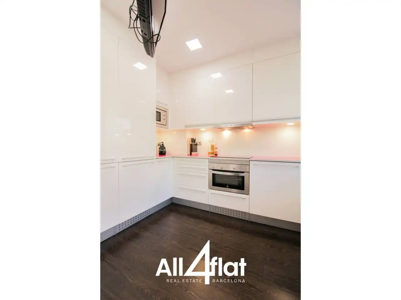 Cocina de Casa o chalet de alquiler en L'Hospitalet de Llobregat con Aire acondicionado, Calefacción y Jardín privado