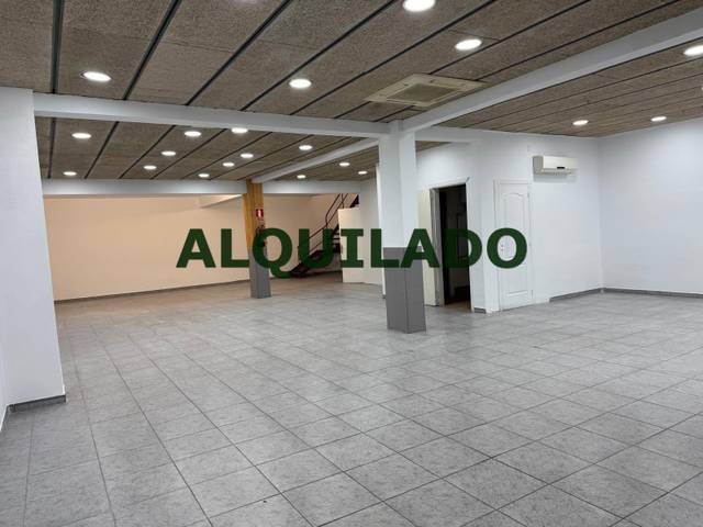 Local comercial en Alquiler en Vinyets - Molí Vell