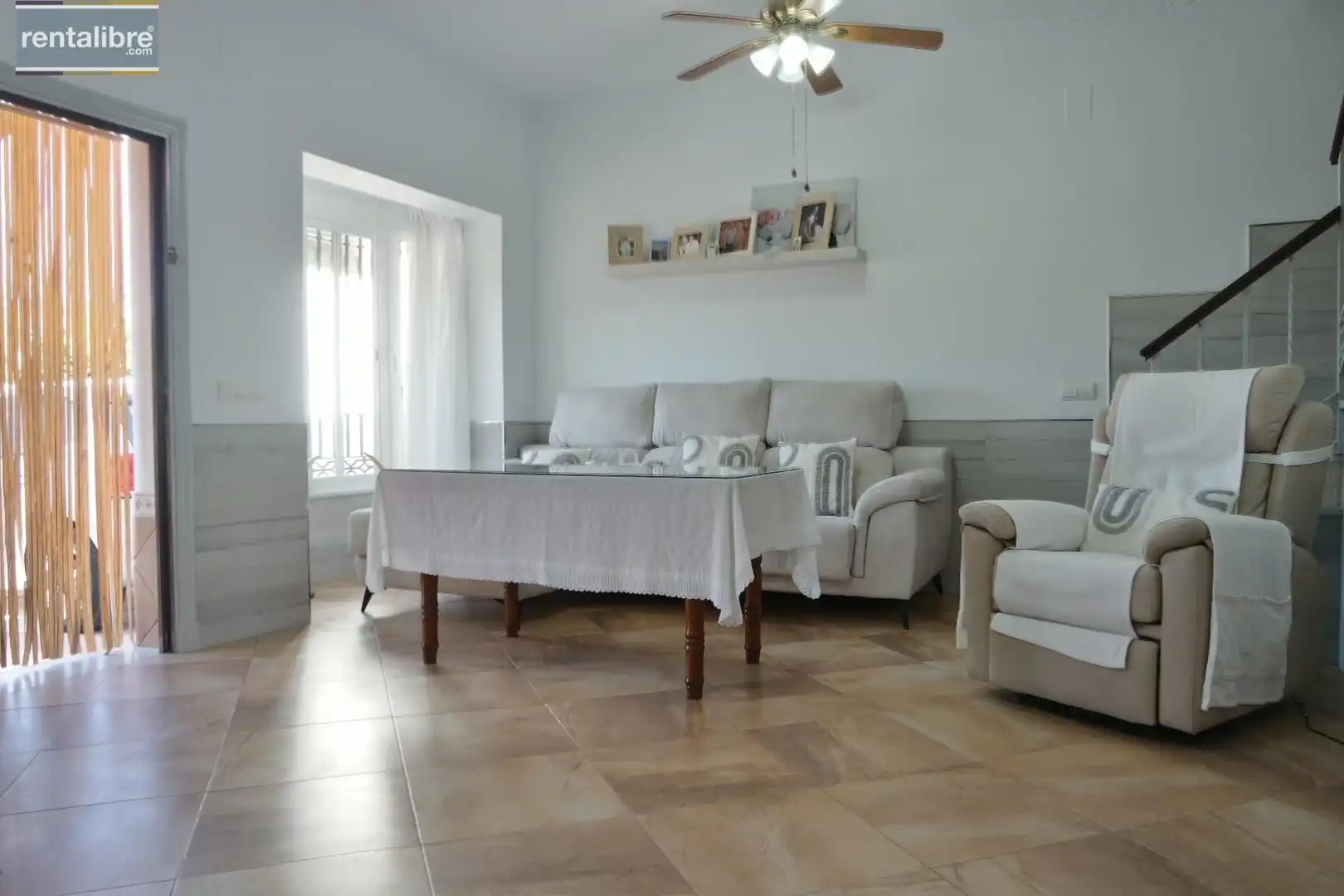 Sala de estar de Casa adosada en venta en Chipiona con Aire acondicionado, Calefacción y Terraza