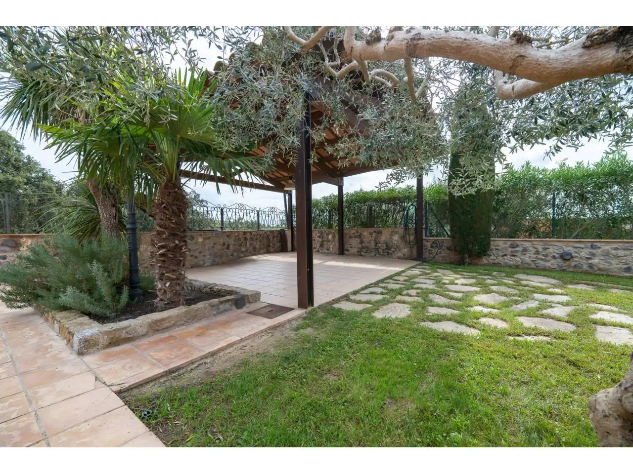 Terrassa de Finca rústica de lloguer en Garrigàs, Girona