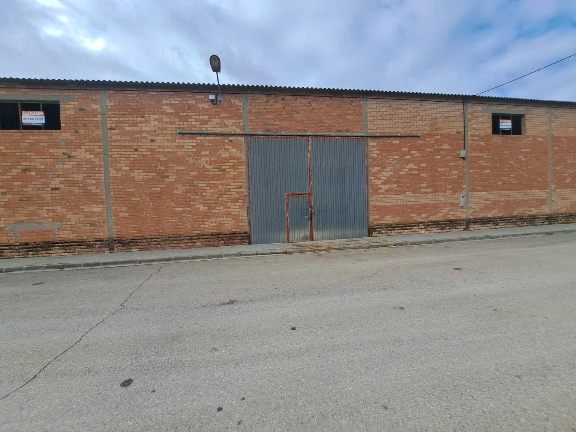 Vista exterior de Nave industrial de alquiler en Torregrossa