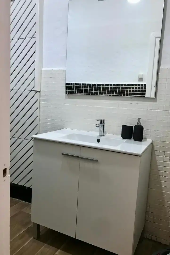 Baño de Piso para compartir en Barcelona con Amueblado y Lavadora