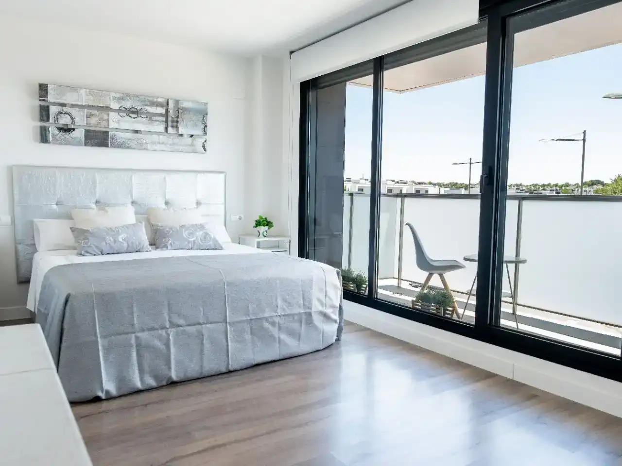 Bedroom of Flat for sale in Boadilla del Monte  with Air Conditioner, Private garden and Parquet flooring