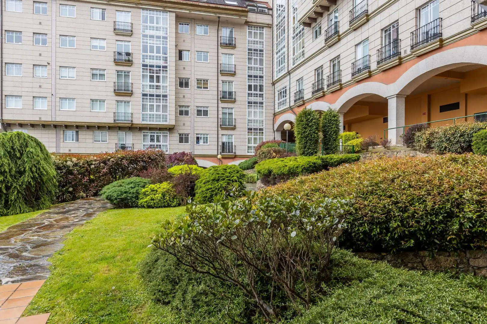 Vista exterior de Dúplex en venta en A Coruña Capital  con Jardín privado, Trastero y Piscina comunitaria
