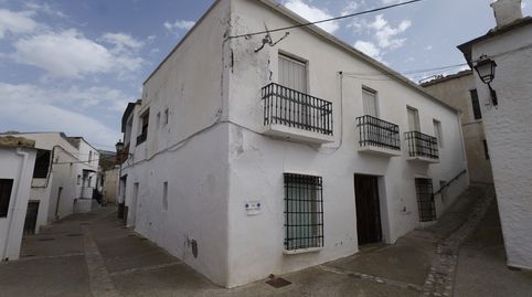 Gran vivienda de pueblo, para habilitar dos viviendas o más en Lobras
