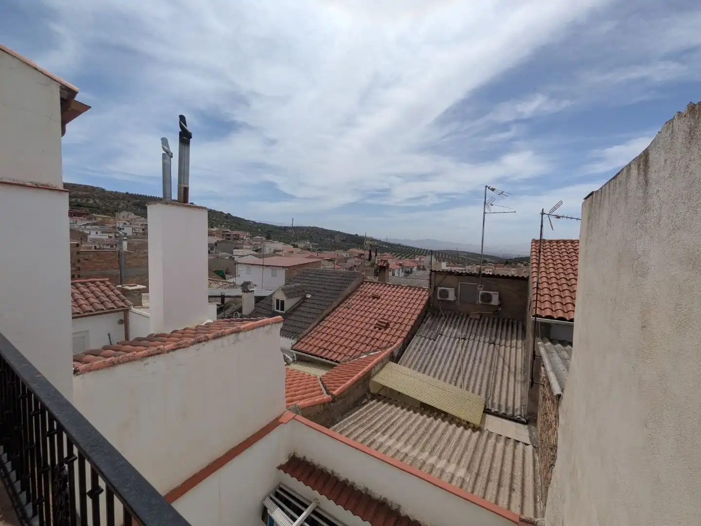 Außenansicht von Haus oder Chalet zum Verkauf in Güevéjar mit Privatgarten, Terrasse und Abstellraum