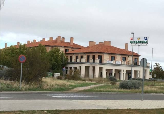 Local comercial en Alquiler en C/ Patrimonio Mundial                              en La Montaña - El Cortijo