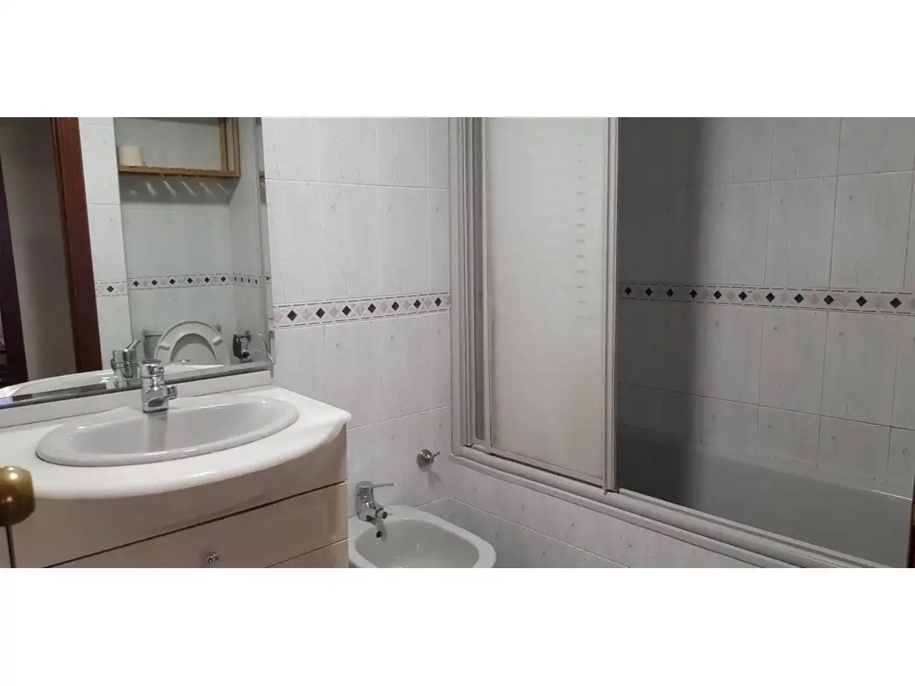Baño de Piso de alquiler en Sevilla con Aire acondicionado, Balcón y Piscina comunitaria