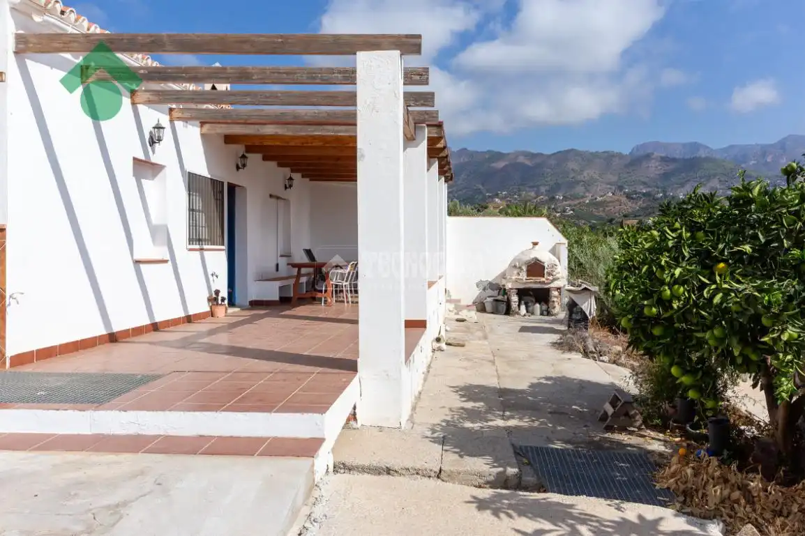 Vista exterior de Finca rústica en venda en Nerja amb Moblat