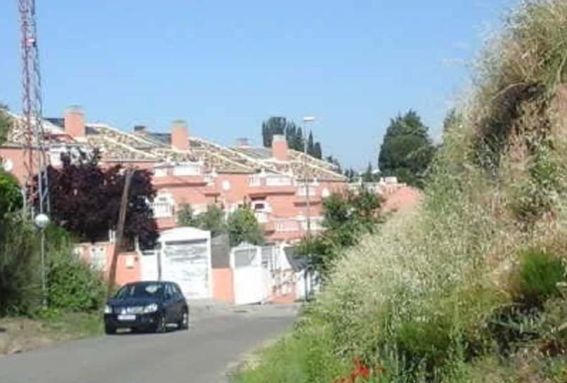 Vista exterior de Casa adosada en venda en Paracuellos de Jarama amb Jardí privat i Terrassa