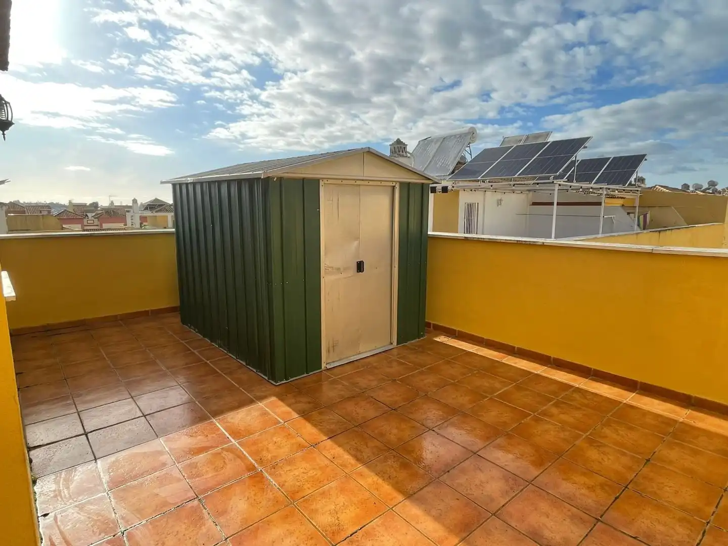 Terrassa de Casa o xalet en venda en Dos Hermanas amb Aire condicionat, Traster i Piscina comunitària