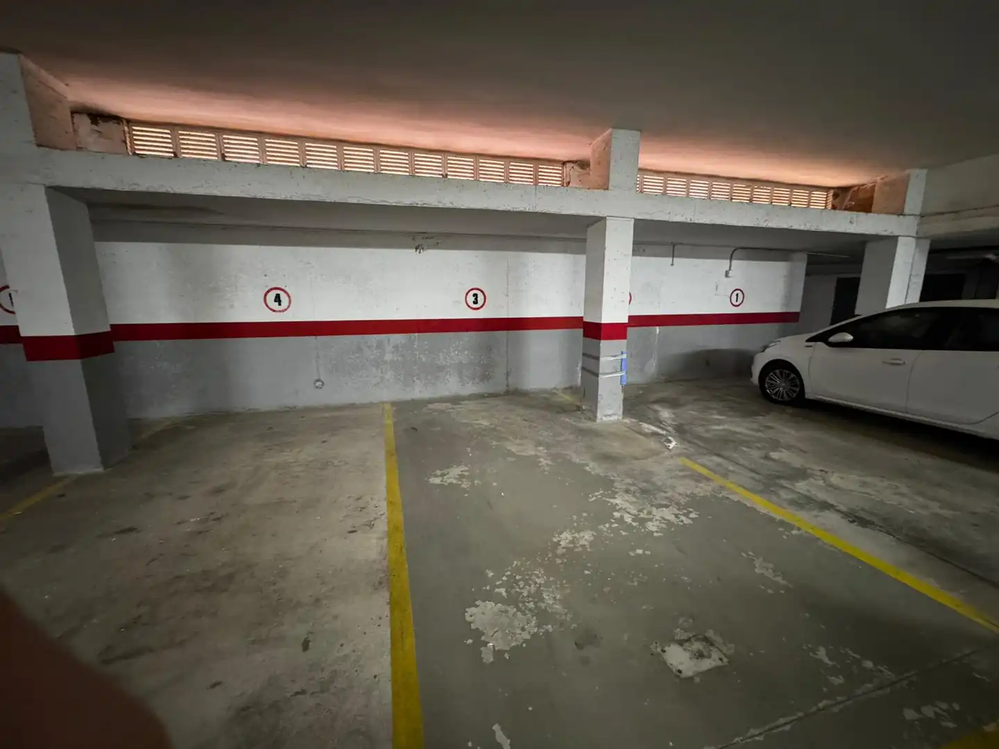 Parkplatz von Dachboden zum Verkauf in Torrevieja mit Klimaanlage, Terrasse und Möbliert